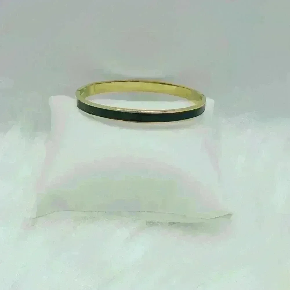 The Classic Style Bangle in Black